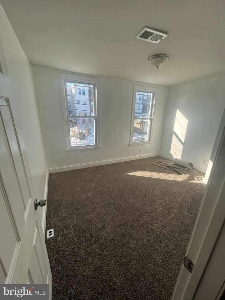 4638 York Rd - Photo 4 of 14