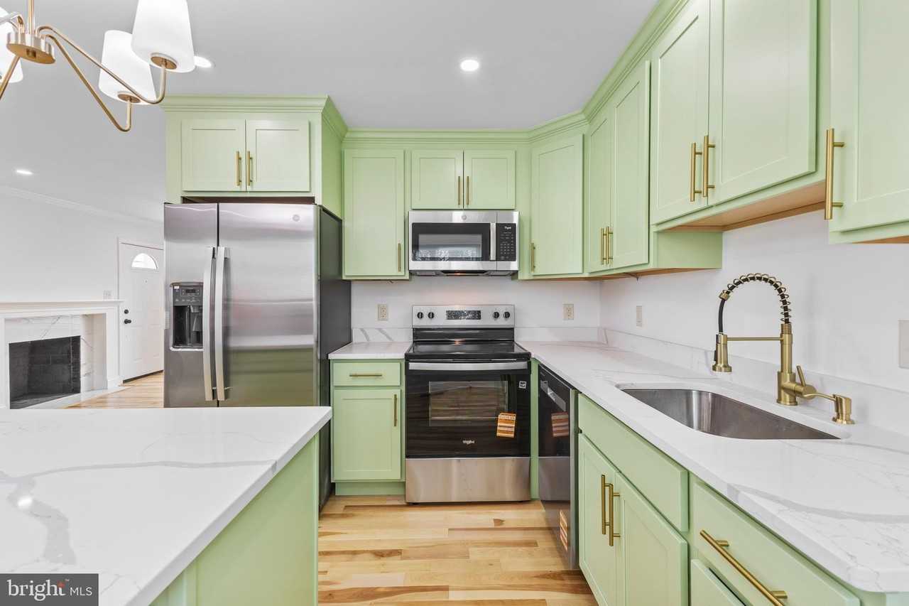 3213 Greencastle Rd - Photo 2 of 47