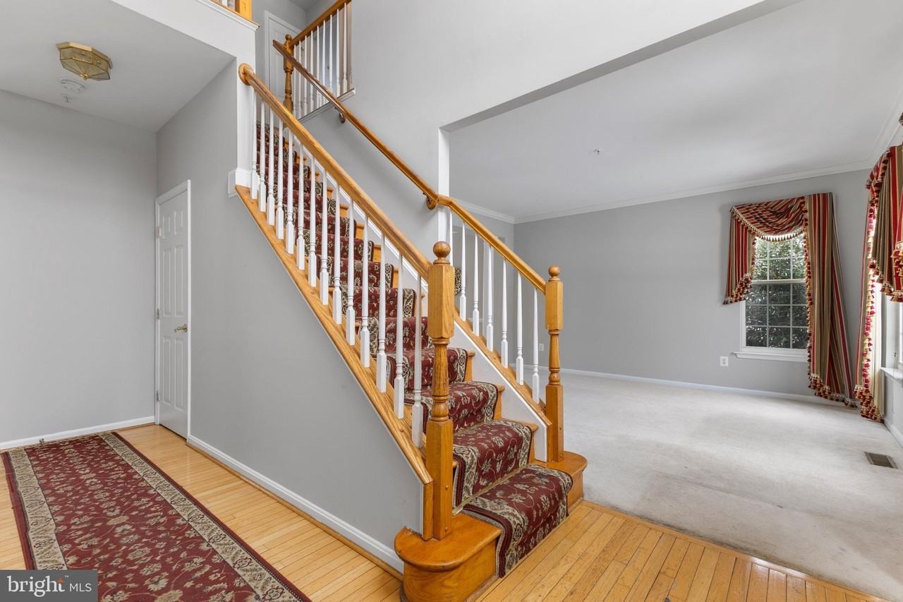 11013 Old York Rd - Photo 3 of 36