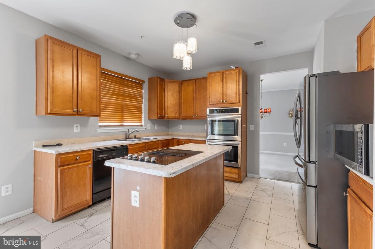 11013 Old York Rd - Photo 4 of 36