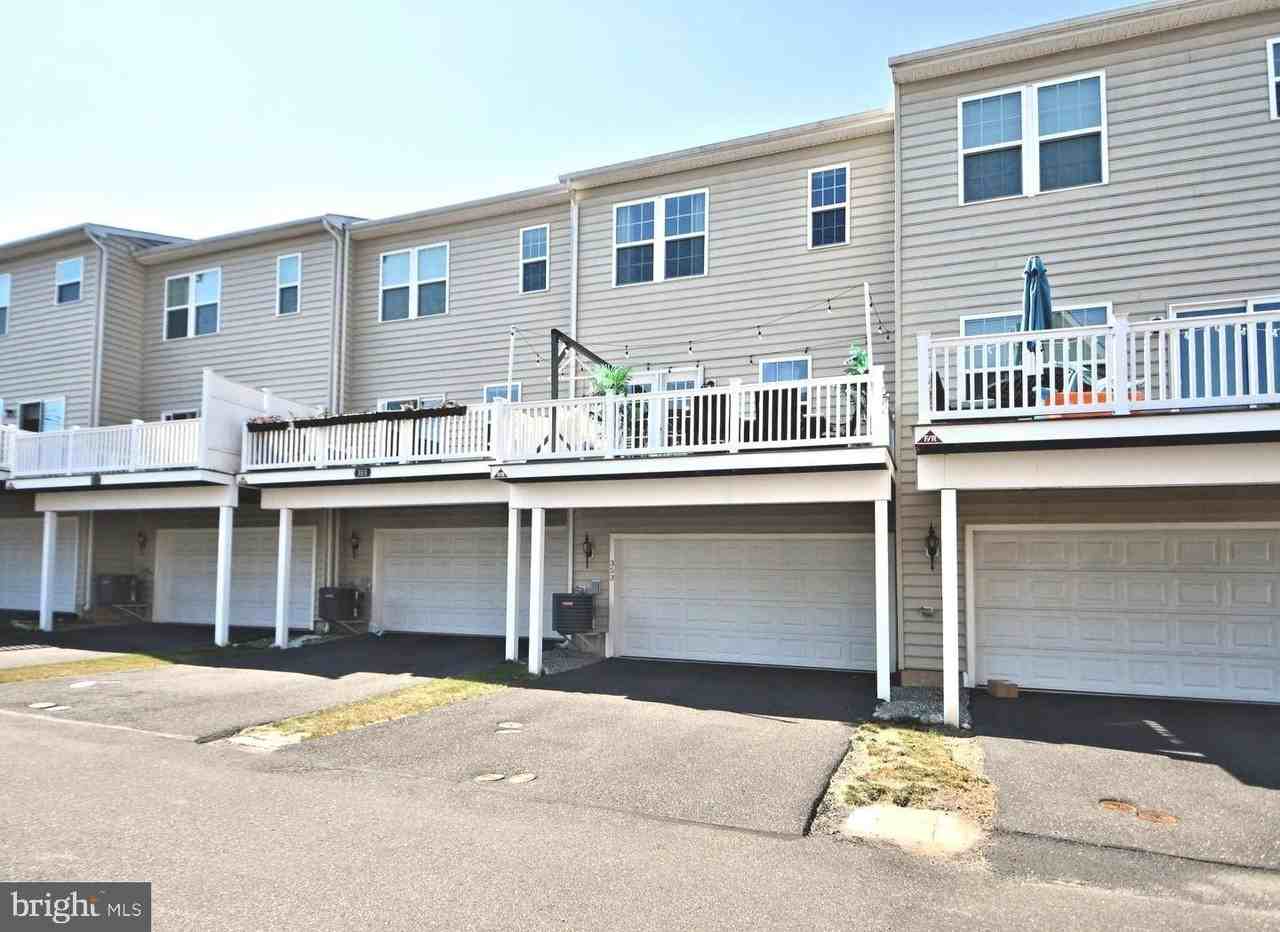 353 E Hancock St - Photo 4 of 26