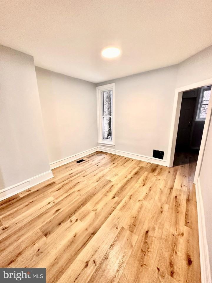 1725 S Conestoga St - Photo 6 of 17