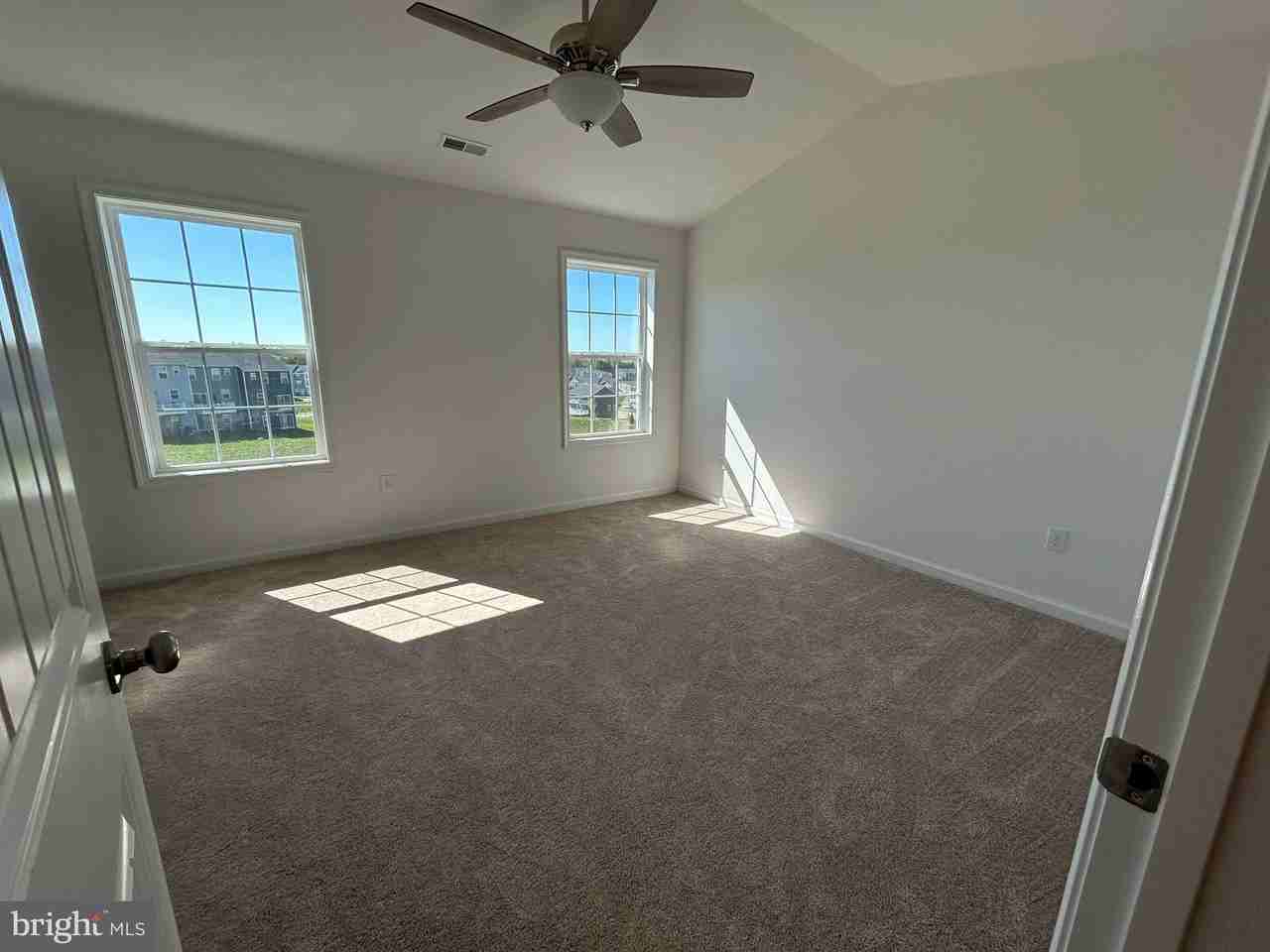 364 Avon Dr - Photo 6 of 10