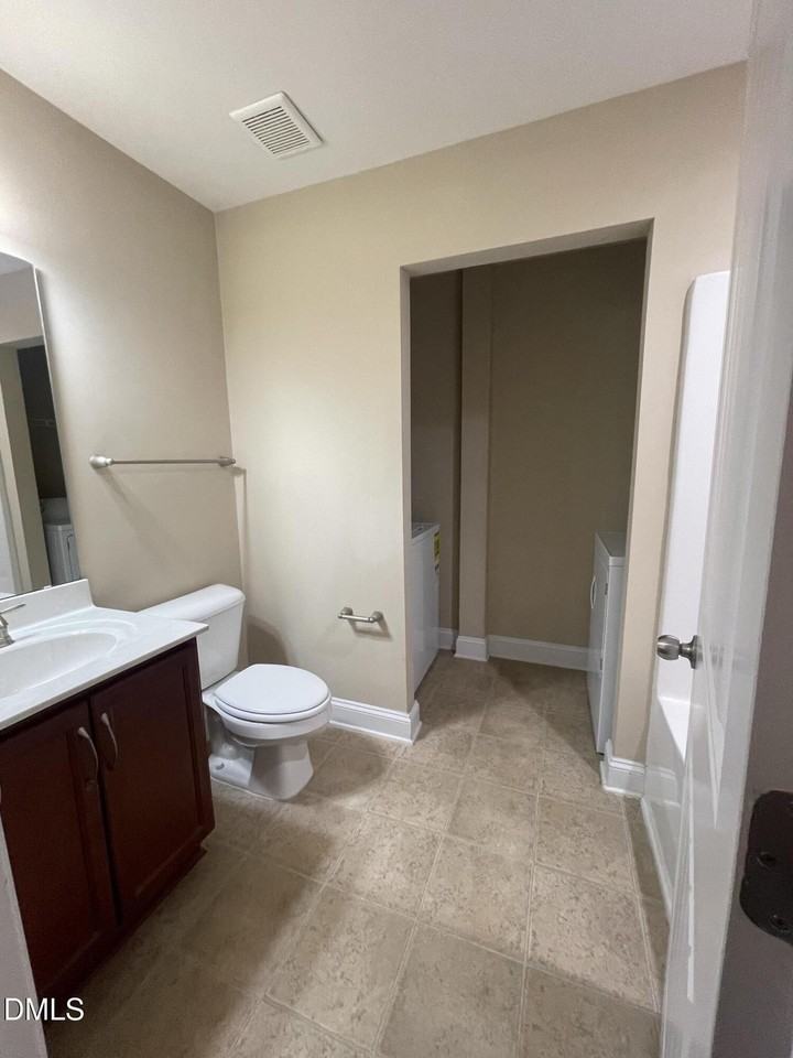 1404 Providence Green Ln - Photo 4 of 15