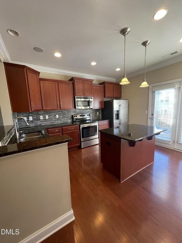 1404 Providence Green Ln - Photo 6 of 15