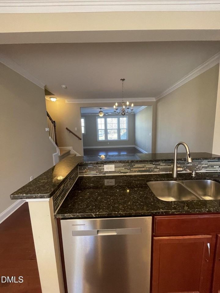 1404 Providence Green Ln - Photo 7 of 15