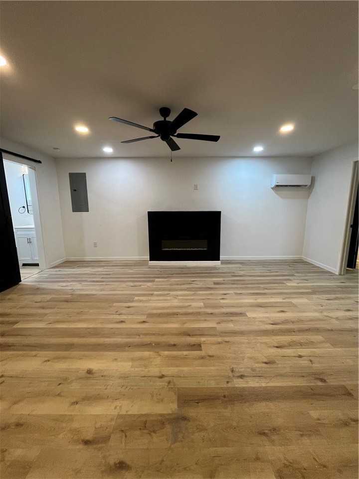 1242 Indiana Ave - Photo 2 of 15