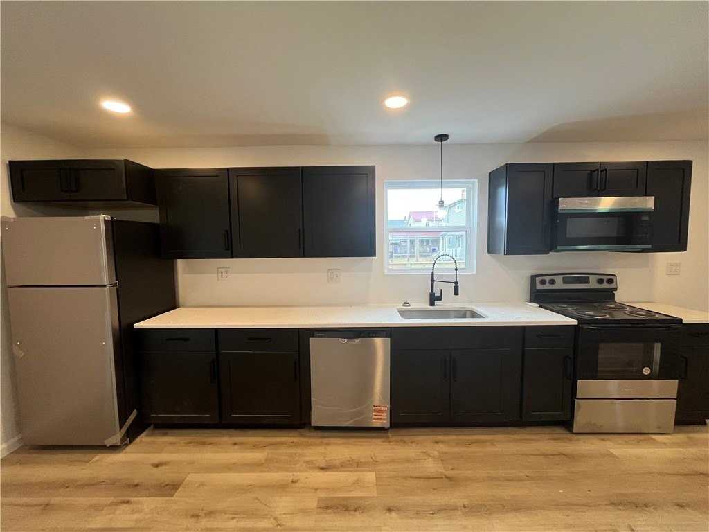 1242 Indiana Ave - Photo 5 of 15