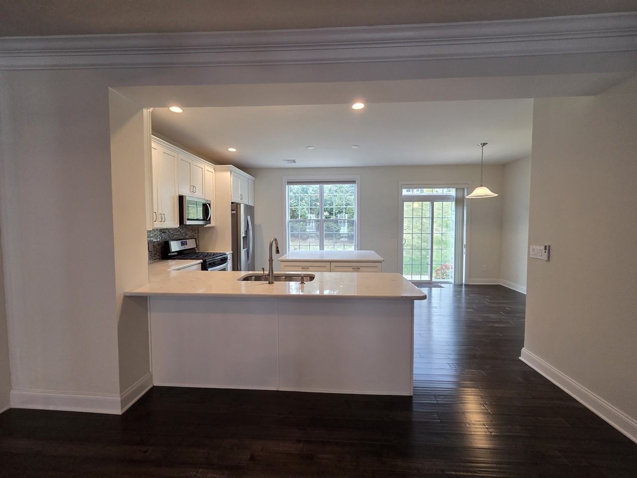 12 Putnam Ln - Photo 3 of 33