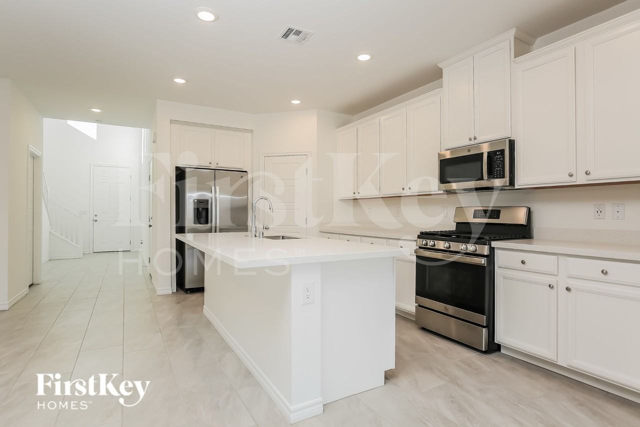 2962 Moulin Heights St - Photo 4 of 15