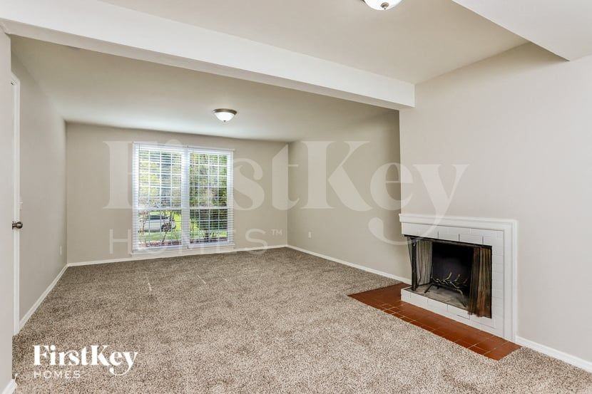 1107 Burgundy Ln - Photo 3 of 15