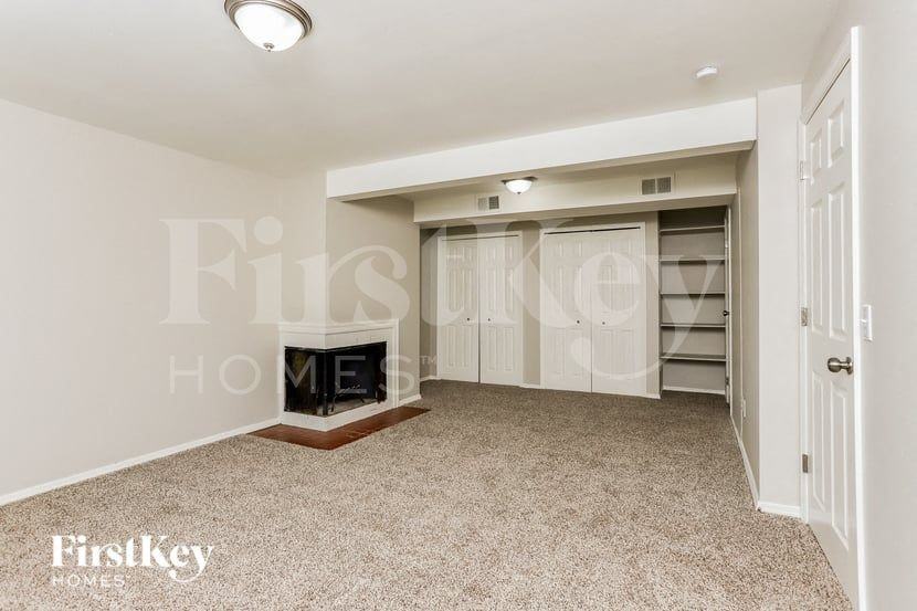 1107 Burgundy Ln - Photo 4 of 15