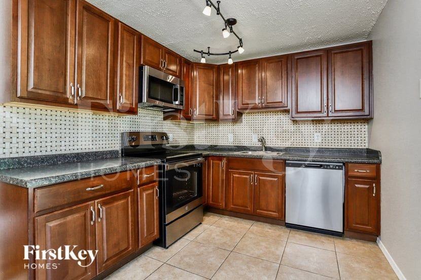 1107 Burgundy Ln - Photo 6 of 15