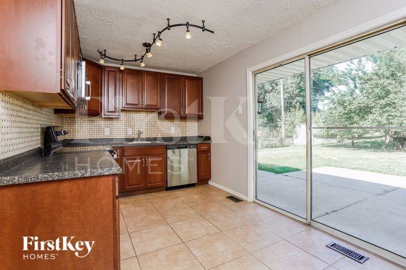 1107 Burgundy Ln - Photo 7 of 15