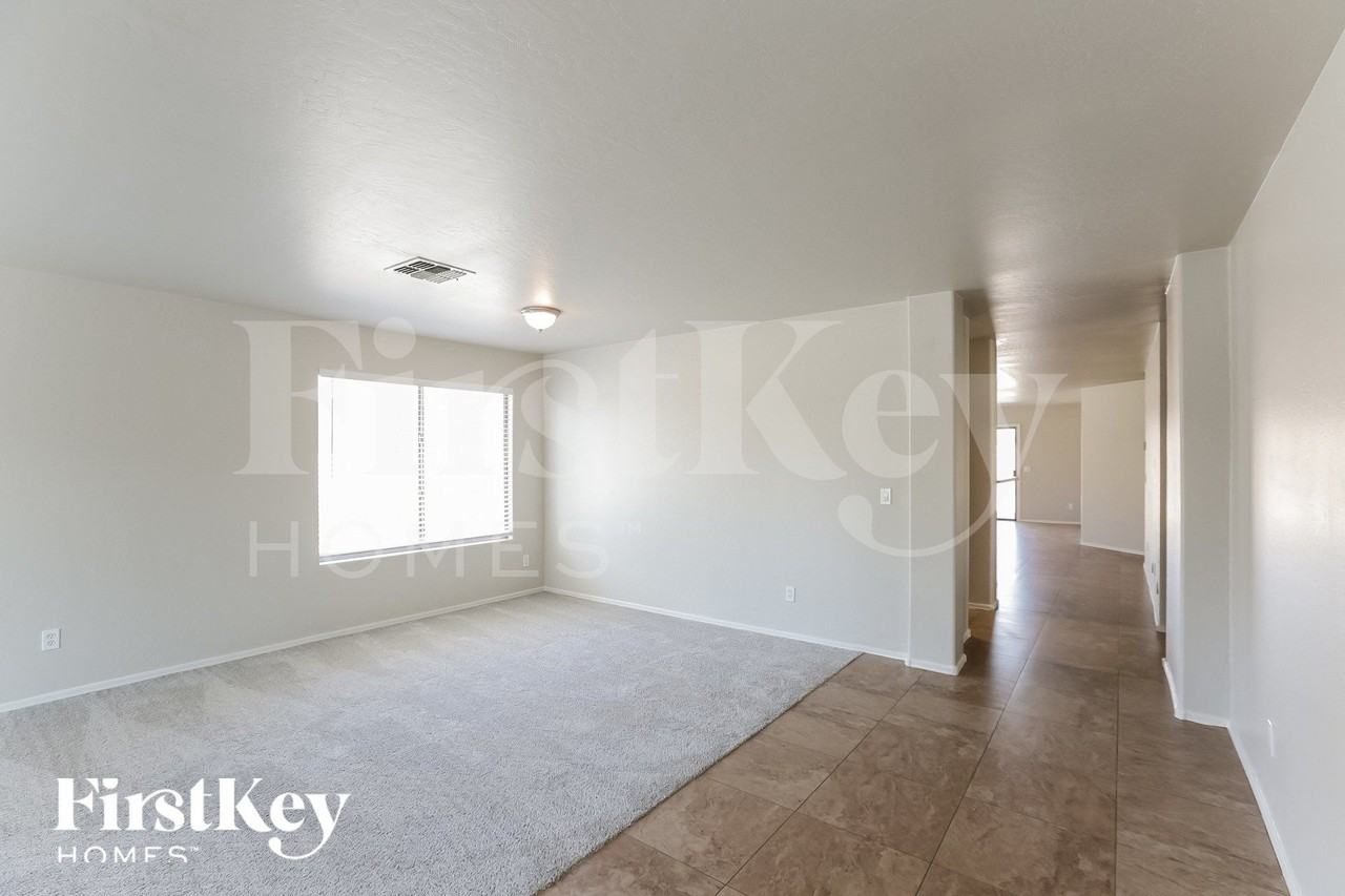 2230 W Burgess Ln - Photo 3 of 15