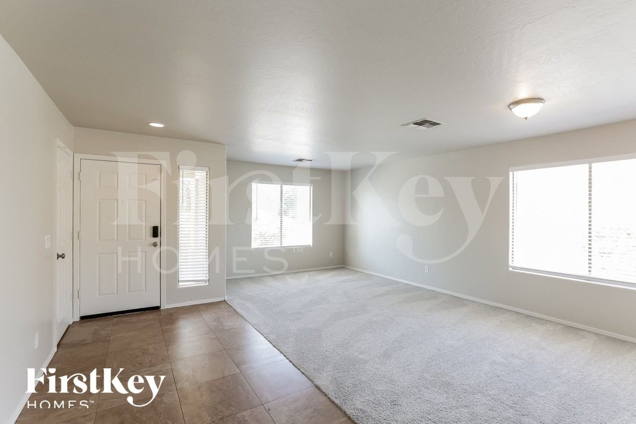 2230 W Burgess Ln - Photo 4 of 15