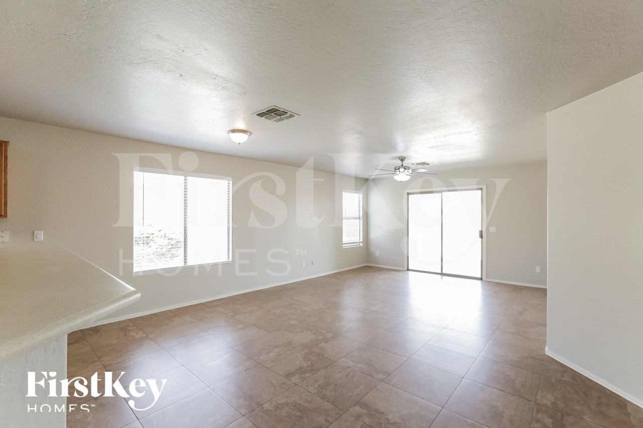 2230 W Burgess Ln - Photo 5 of 15