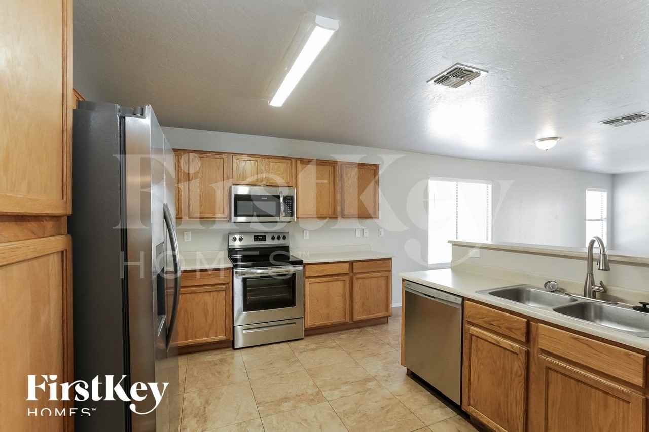 2230 W Burgess Ln - Photo 7 of 15