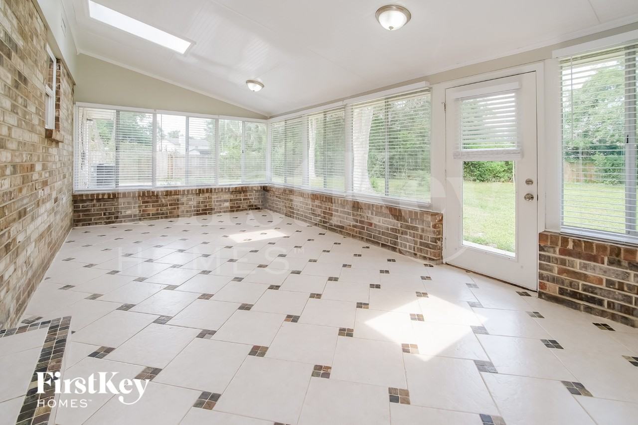 156 Foxridge Rd - Photo 7 of 15