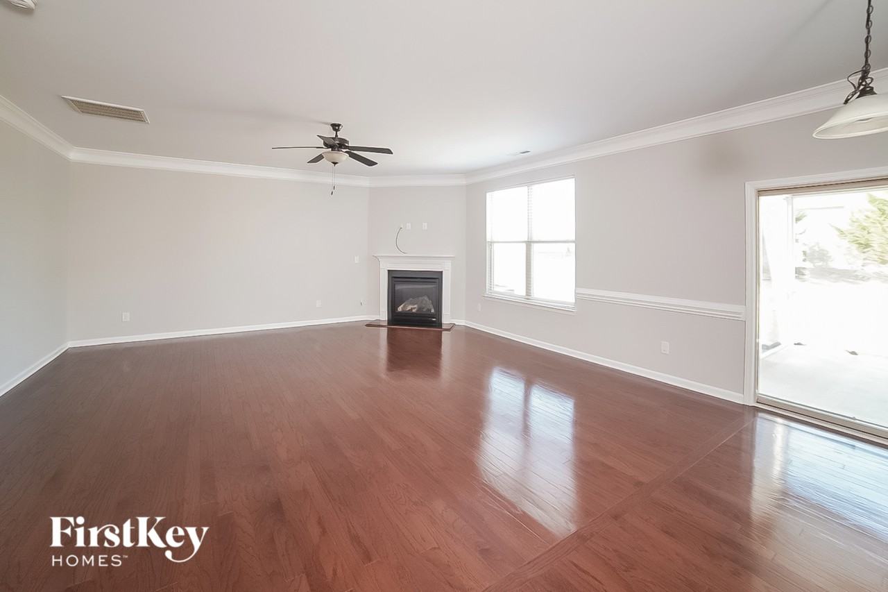 133 Glenmoor Ave - Photo 2 of 15