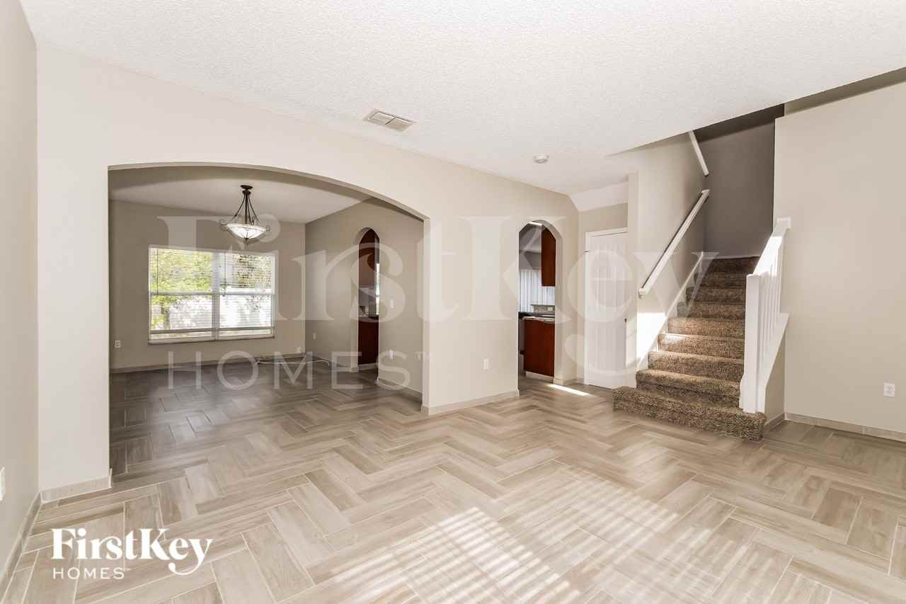 654 Parakeet Ct - Photo 3 of 15