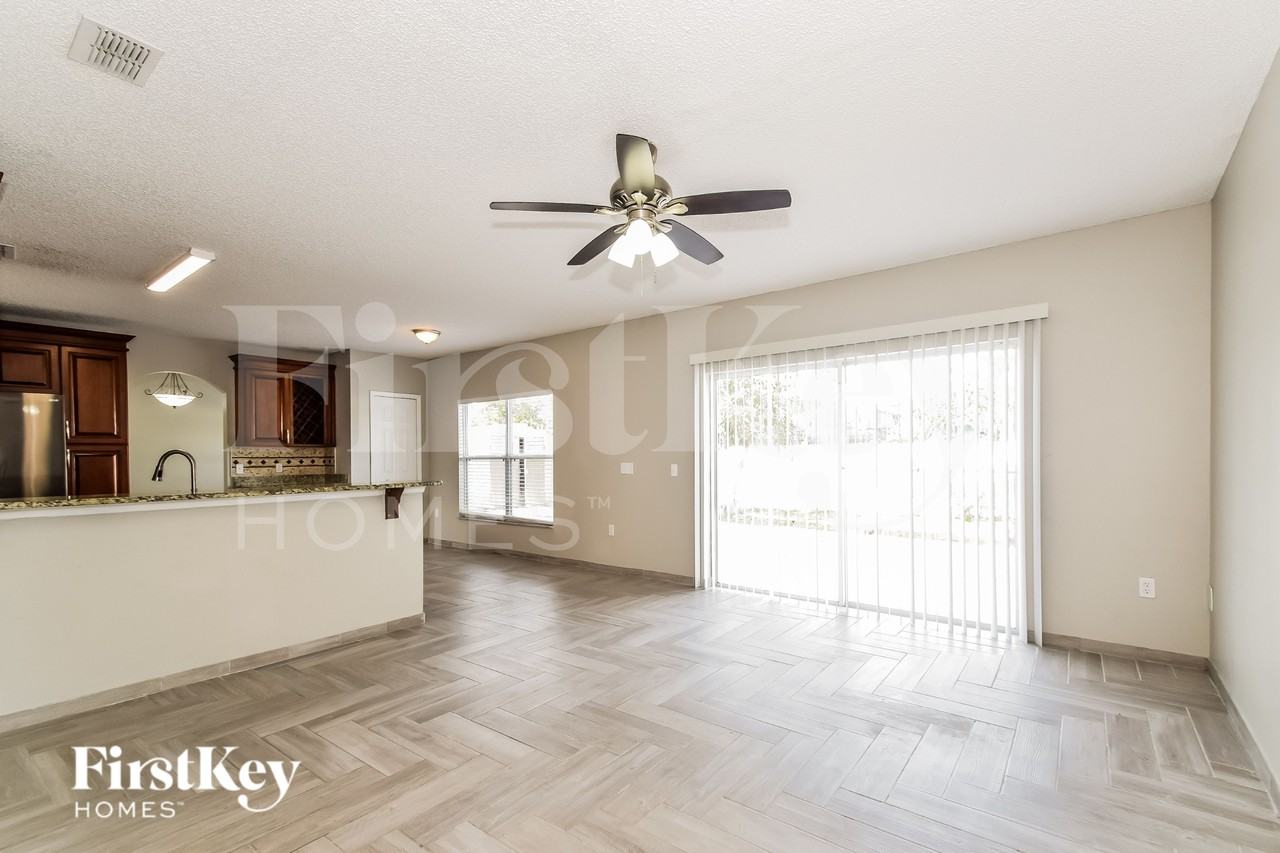 654 Parakeet Ct - Photo 4 of 15