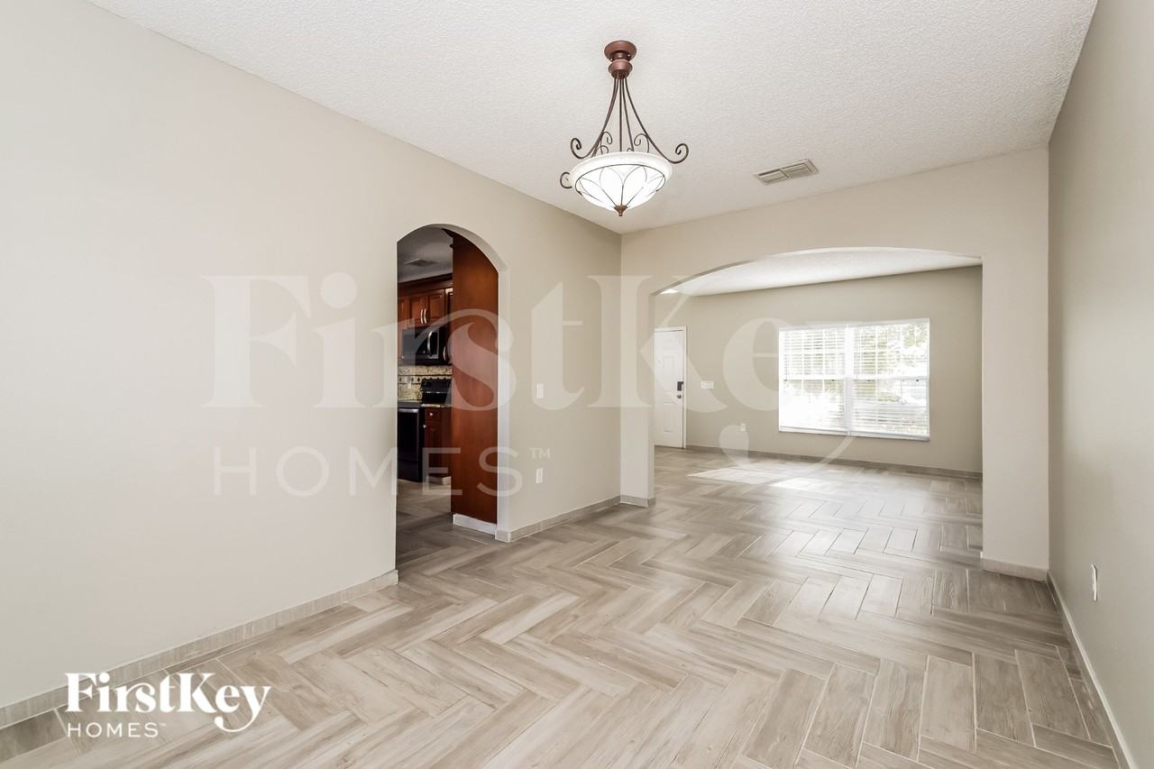 654 Parakeet Ct - Photo 5 of 15