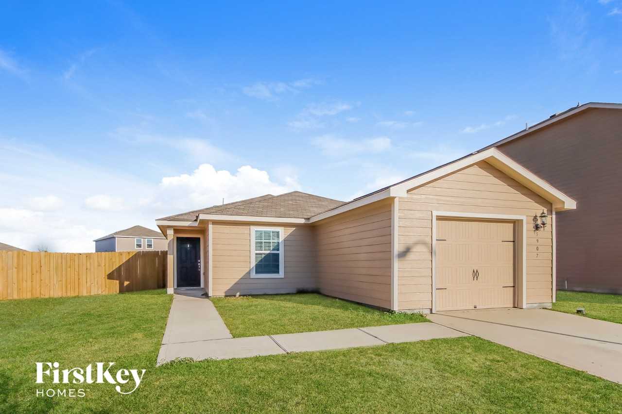 5907 Treasure Cove Rd - Photo 2 of 15