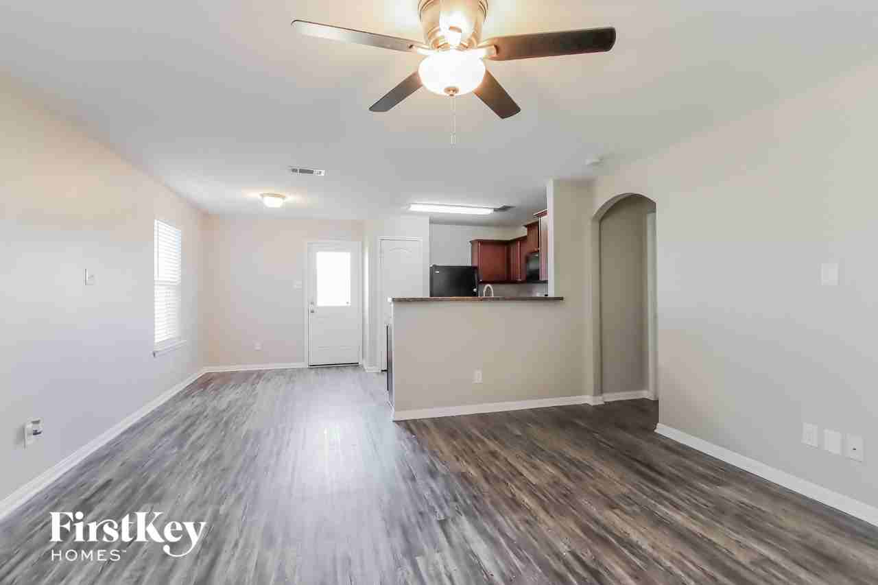 5907 Treasure Cove Rd - Photo 3 of 15