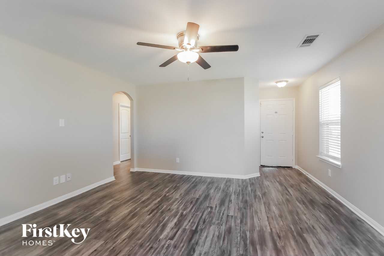 5907 Treasure Cove Rd - Photo 4 of 15