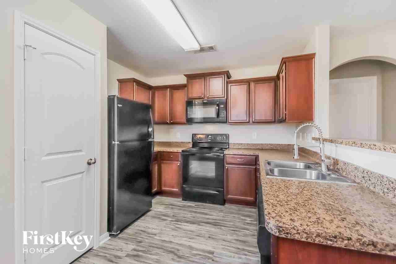 5907 Treasure Cove Rd - Photo 5 of 15