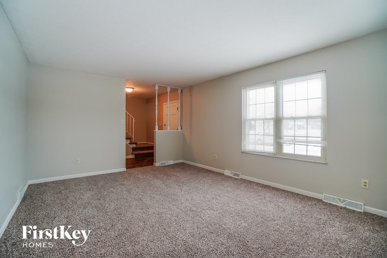 1056 Briarcliff Rd - Photo 2 of 15