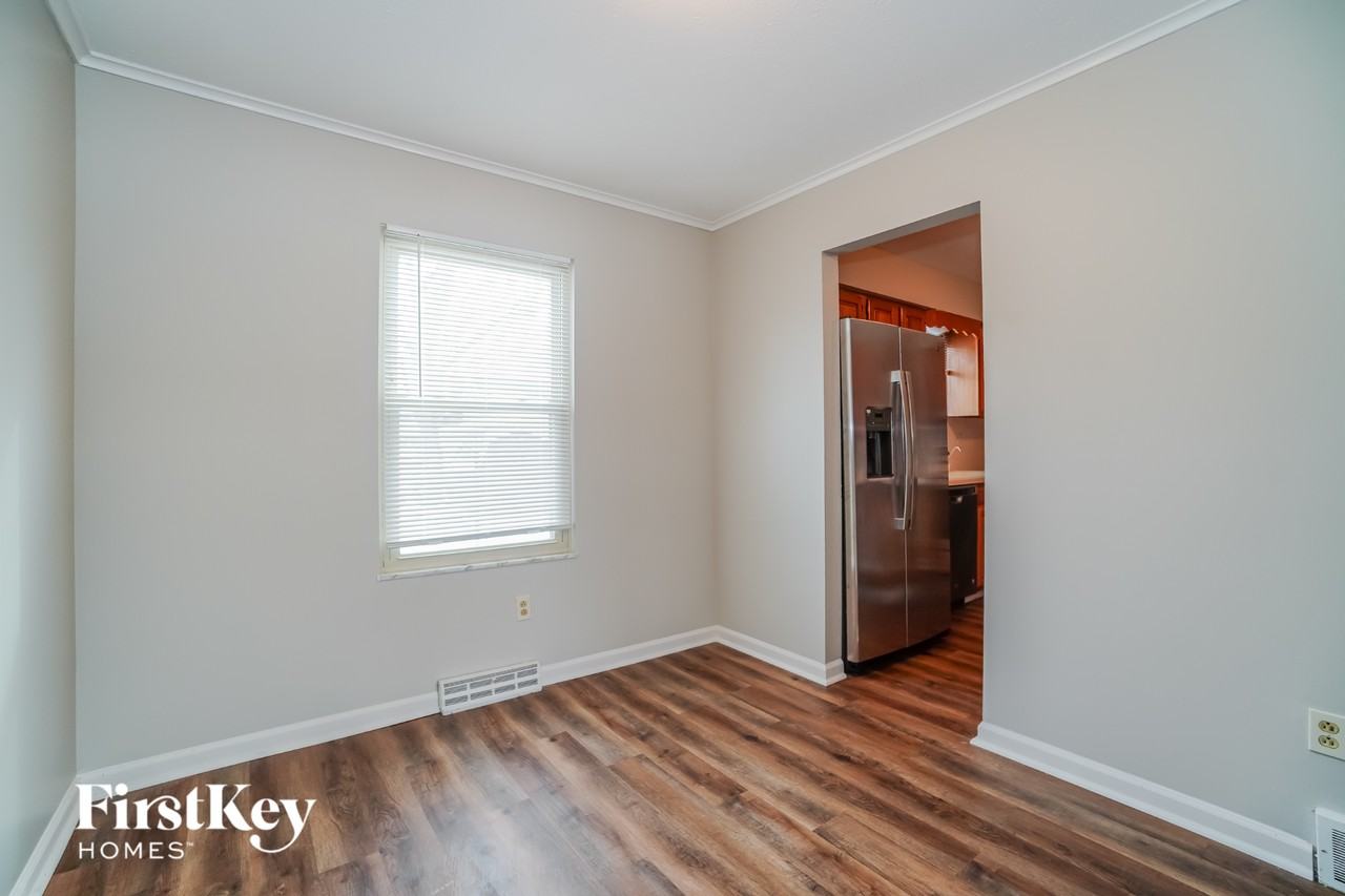 1056 Briarcliff Rd - Photo 4 of 15