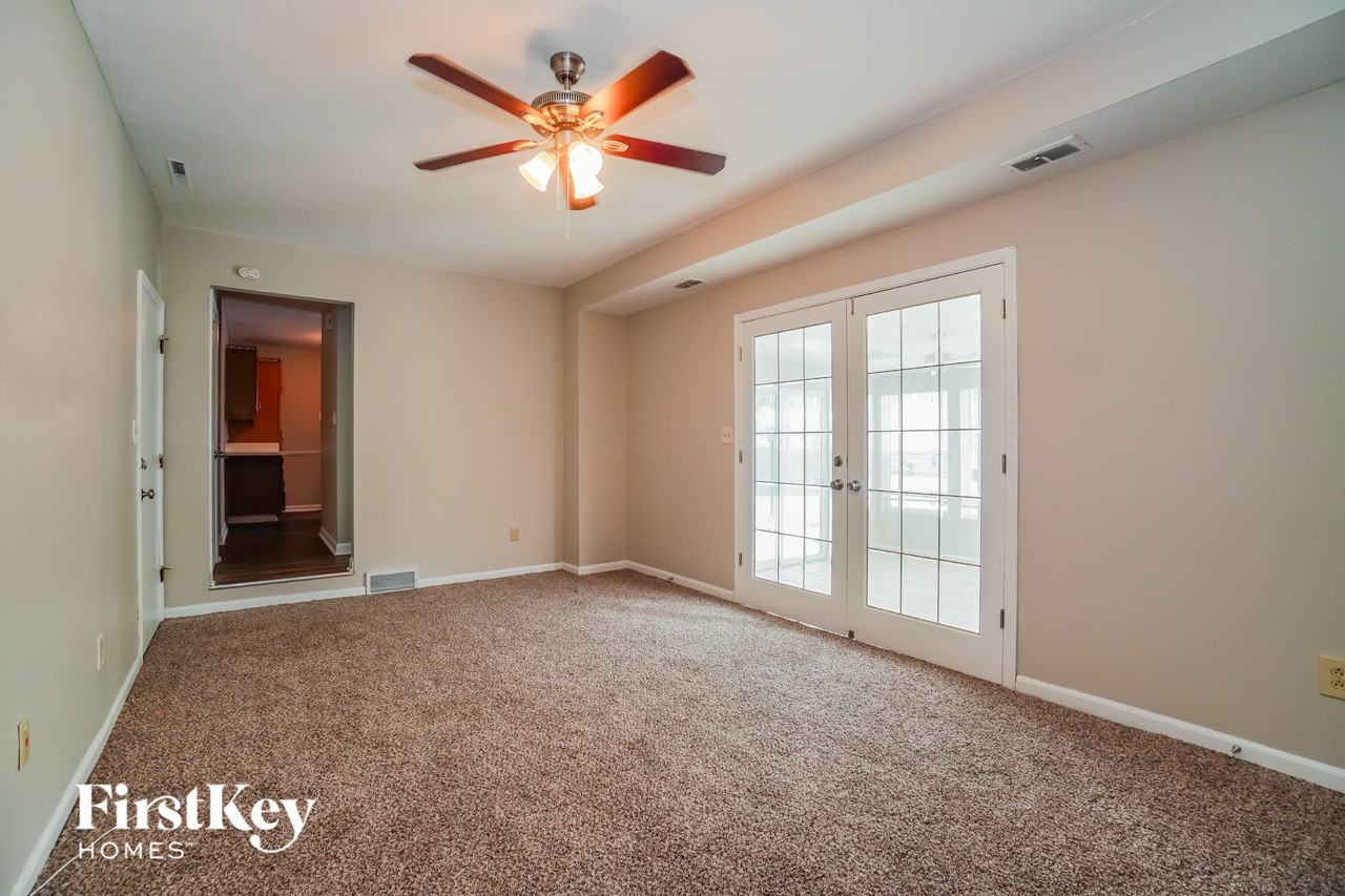 1056 Briarcliff Rd - Photo 6 of 15