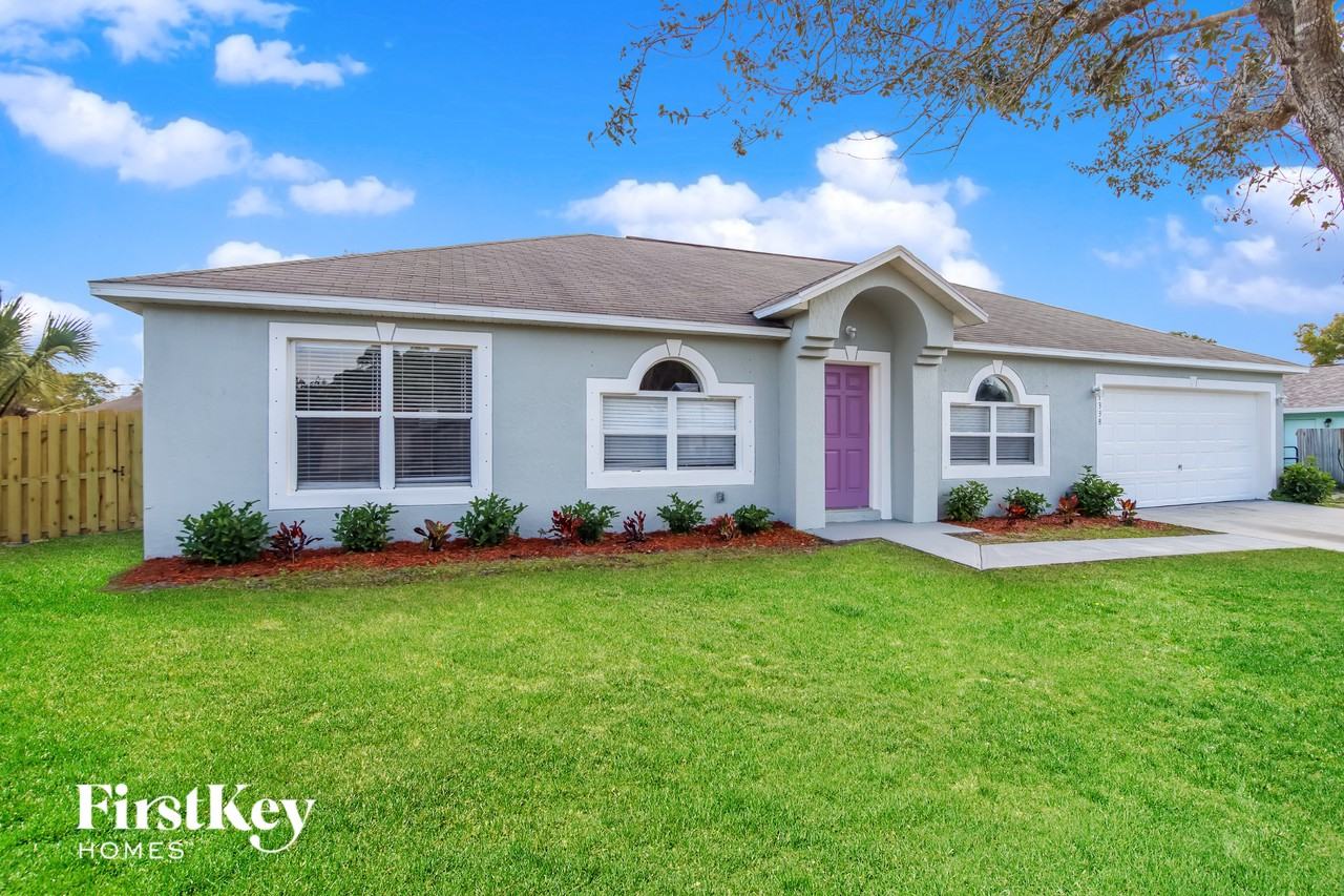 1338 Pakenham St Nw - Photo 2 of 15