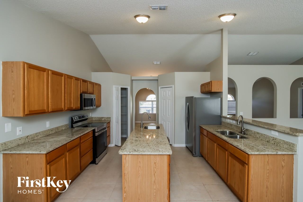 1338 Pakenham St Nw - Photo 4 of 15