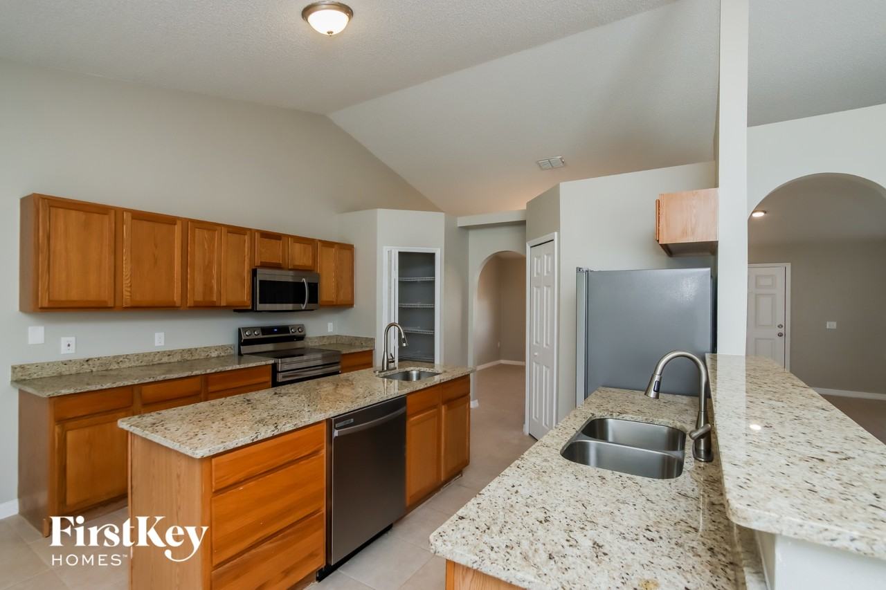 1338 Pakenham St Nw - Photo 5 of 15