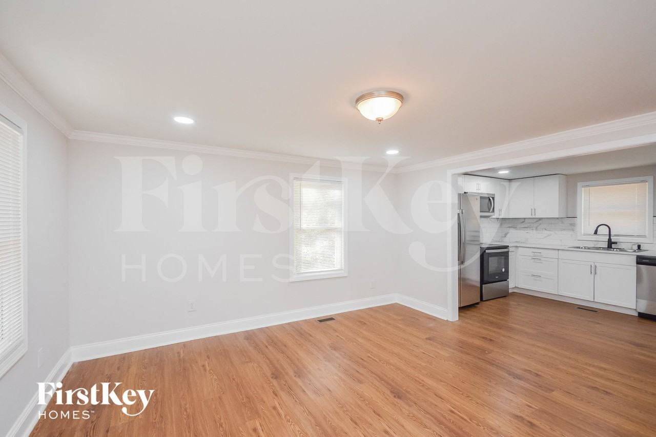 4687 Clemmons Dr - Photo 3 of 15