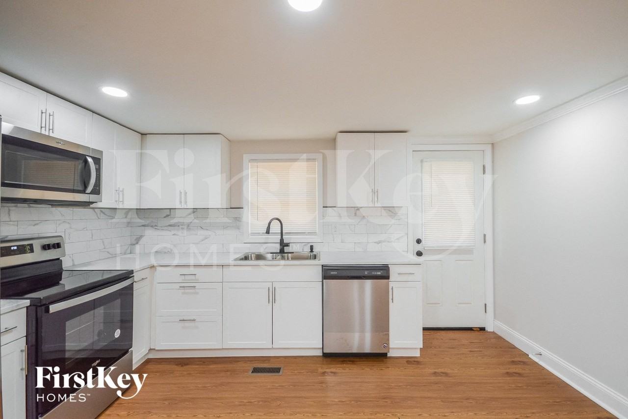 4687 Clemmons Dr - Photo 5 of 15