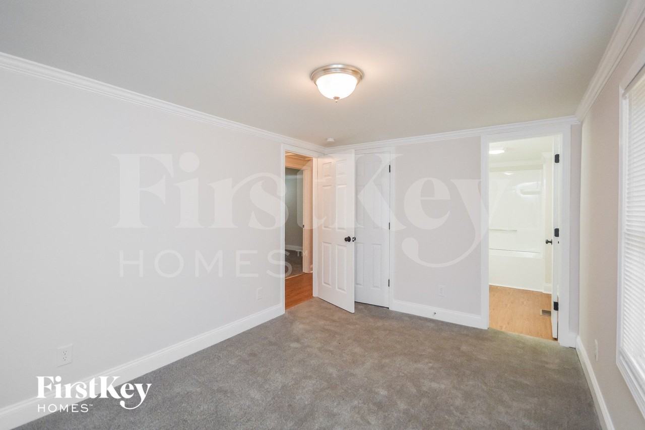 4687 Clemmons Dr - Photo 6 of 15