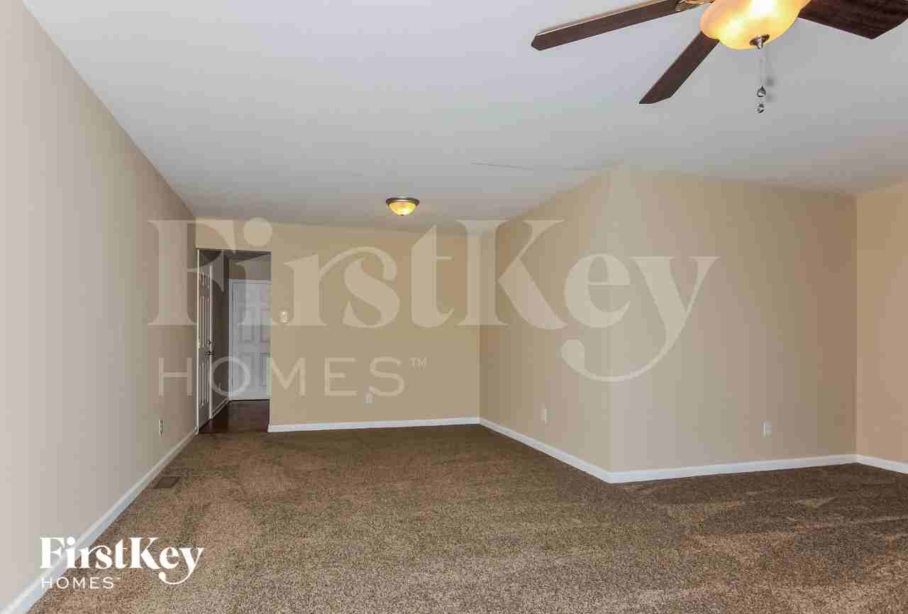 1070 Eaglepass Ct - Photo 4 of 15