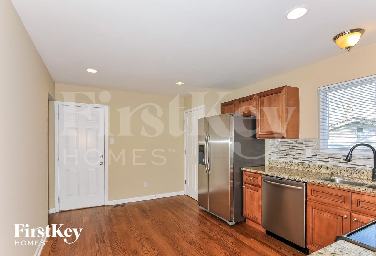 1070 Eaglepass Ct - Photo 7 of 15