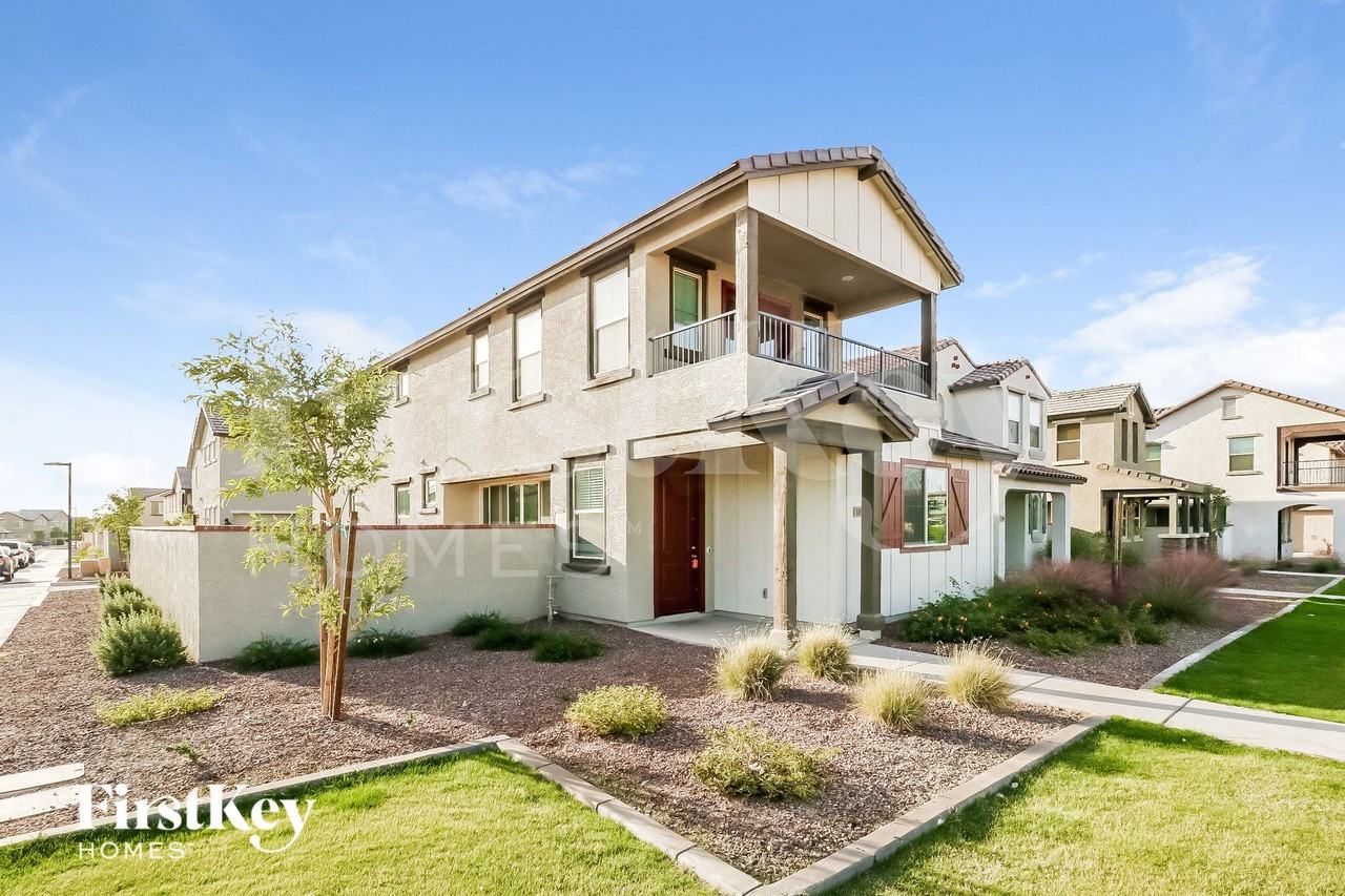 1852 N 208th Ave - Photo 2 of 15