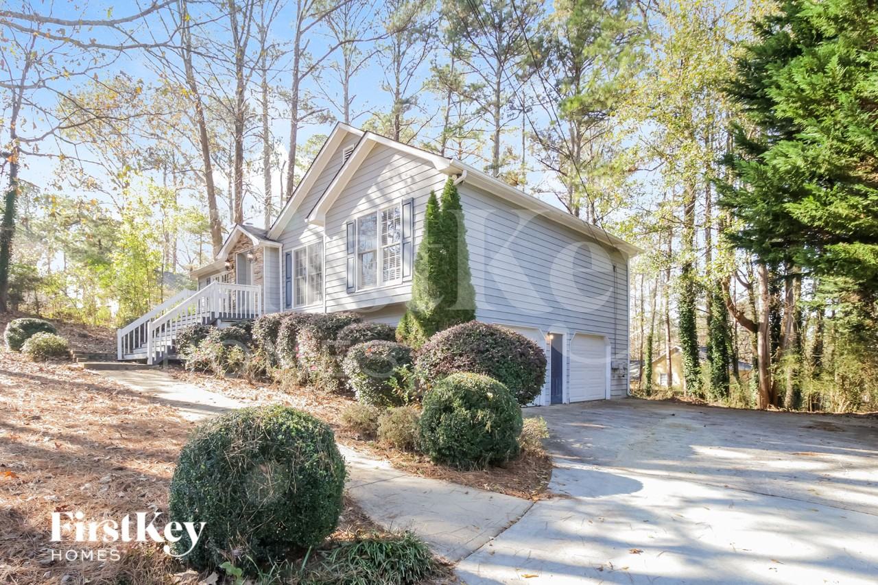 142 Presidential Dr - Photo 2 of 15