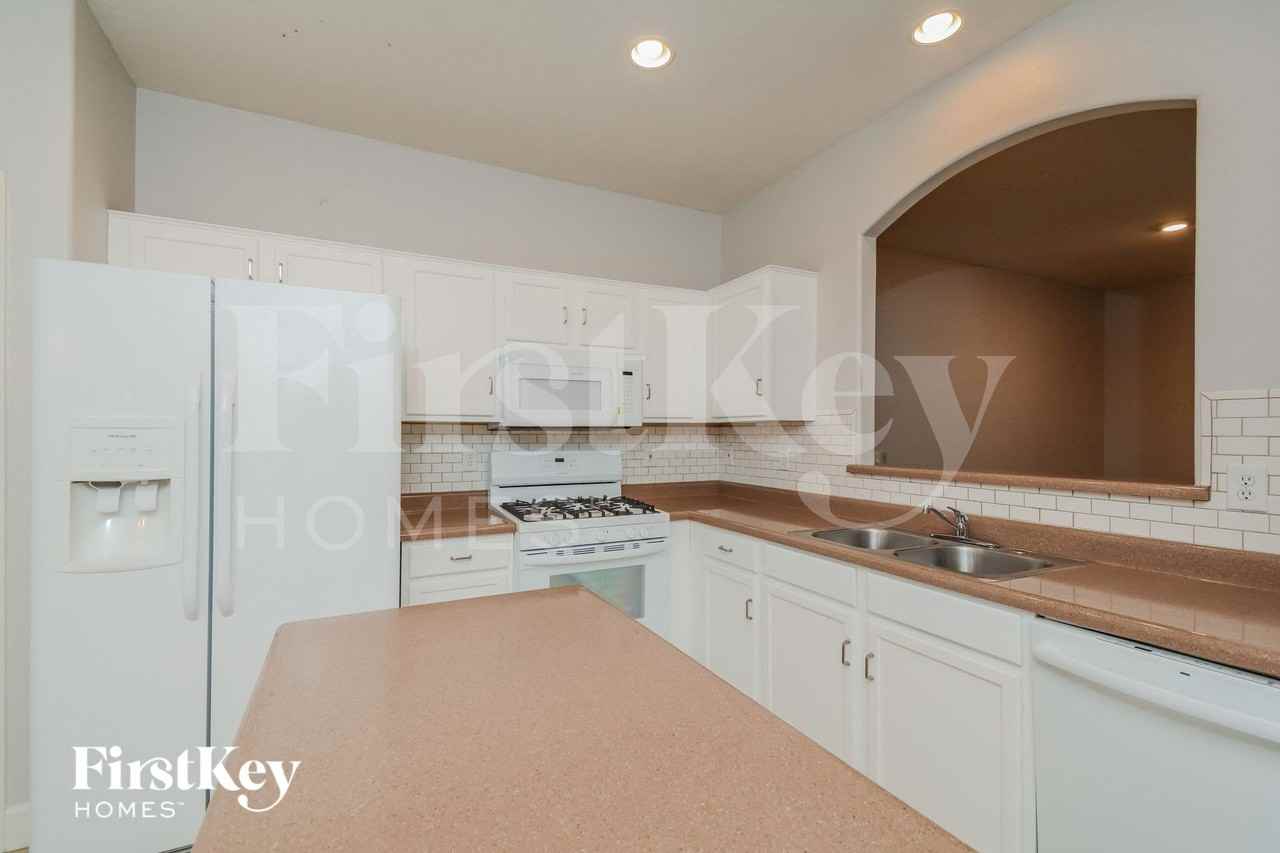 13030 W Windrose Dr - Photo 7 of 15