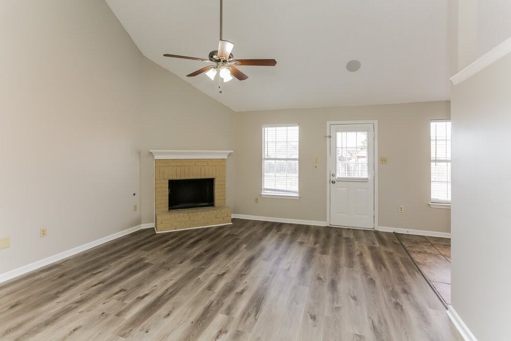 6688 Ross Manor Dr - Photo 3 of 16