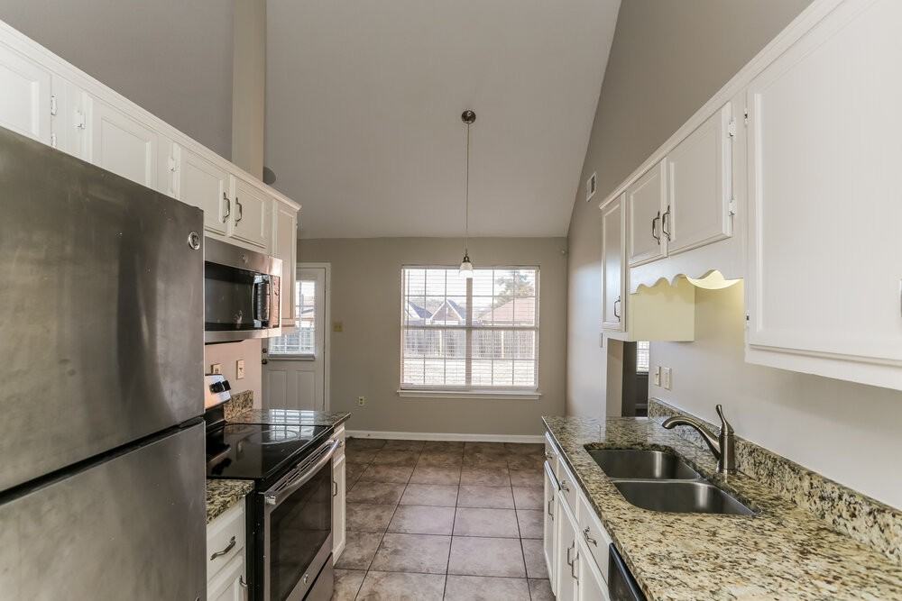 6688 Ross Manor Dr - Photo 6 of 16