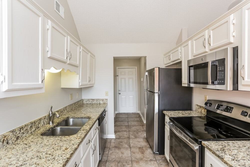 6688 Ross Manor Dr - Photo 7 of 16