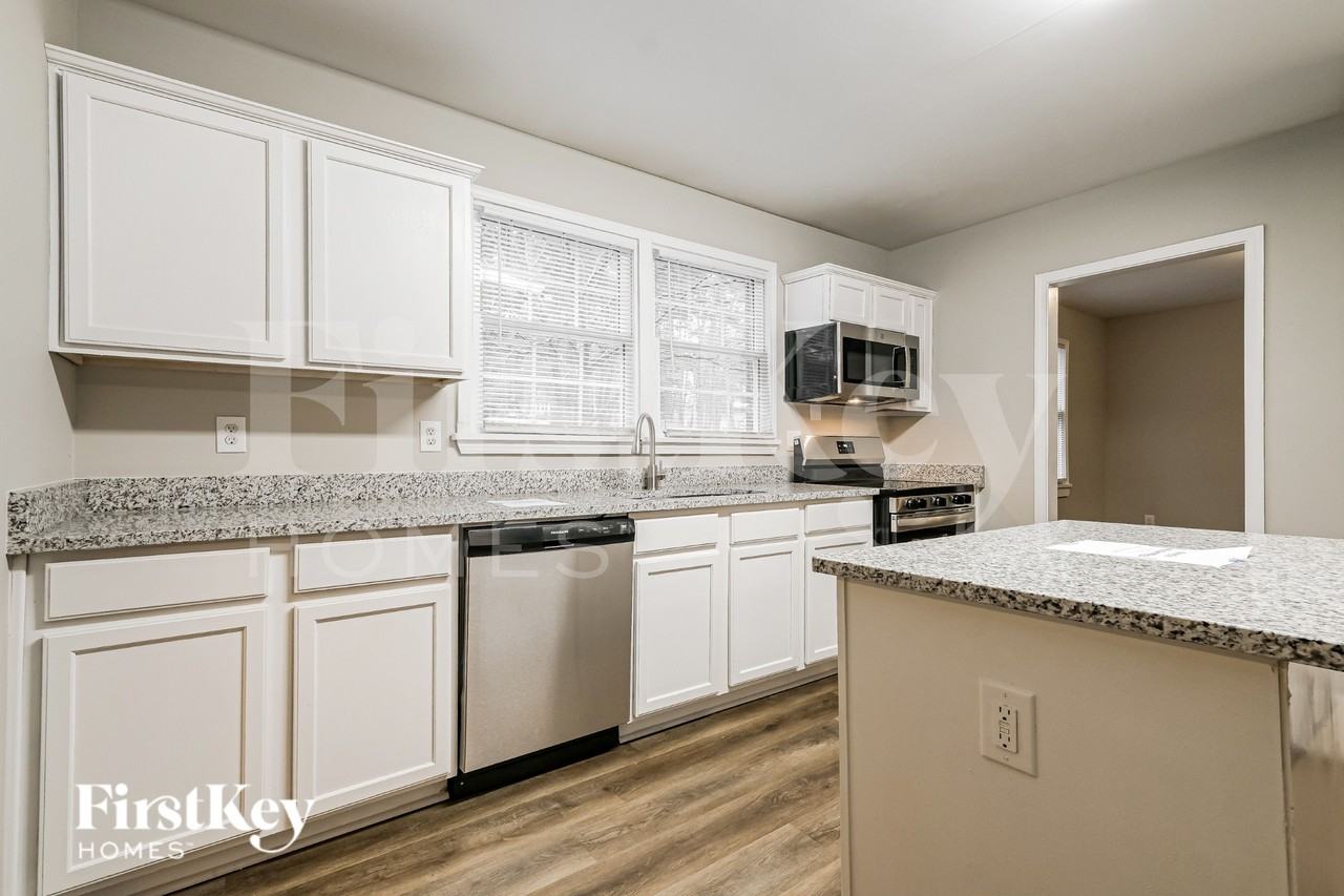 1749 S Alvarado Ter Sw - Photo 7 of 19