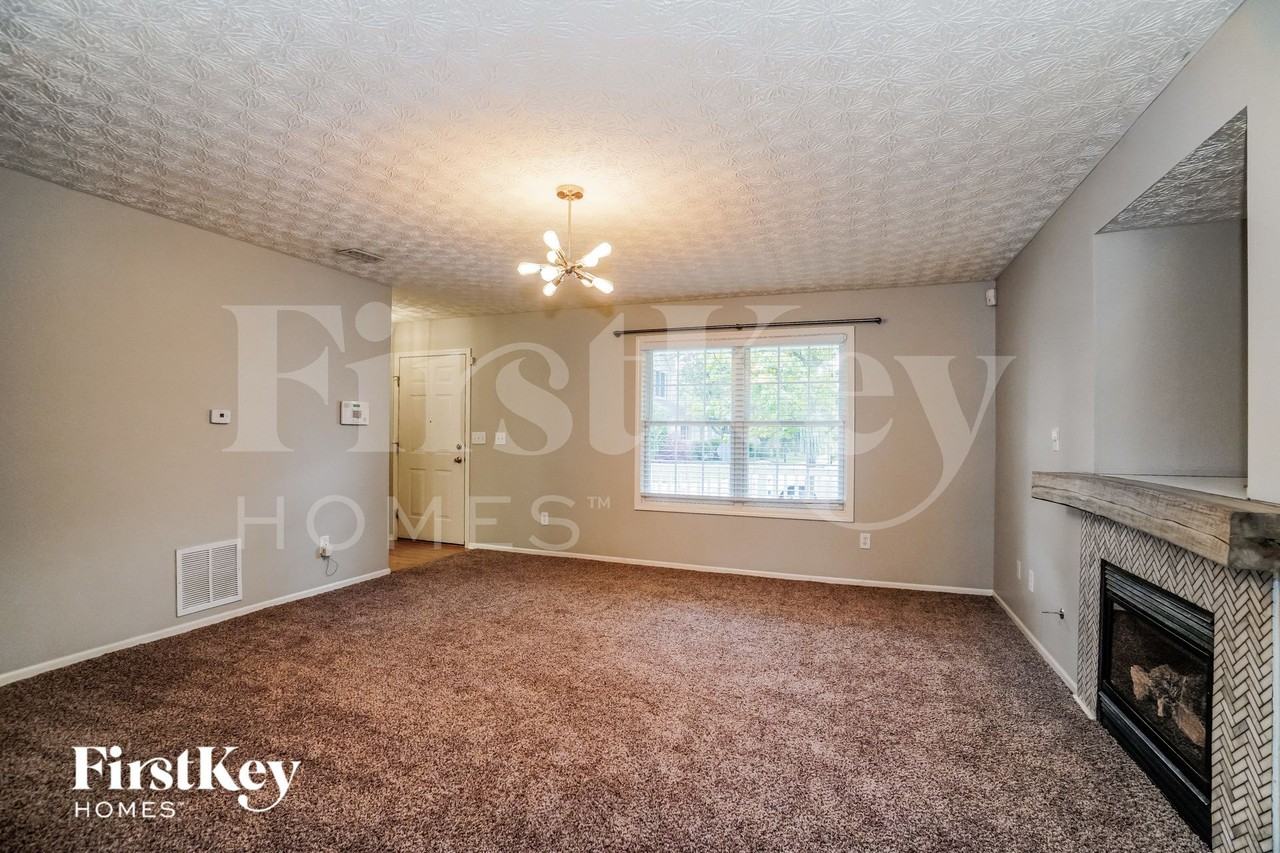 2973 Seeger St - Photo 2 of 15